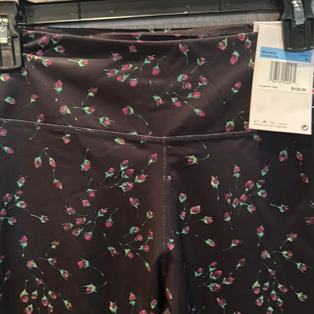NWT NIKE DRI-FIT  floral Training leggings with roses size M